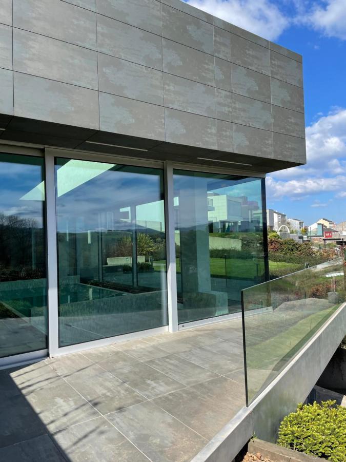 Tres Prismas Exclusive Βίλα Sarria Εξωτερικό φωτογραφία